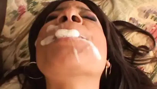 Bootylicious genç sürtük Başlarken göt becerdin