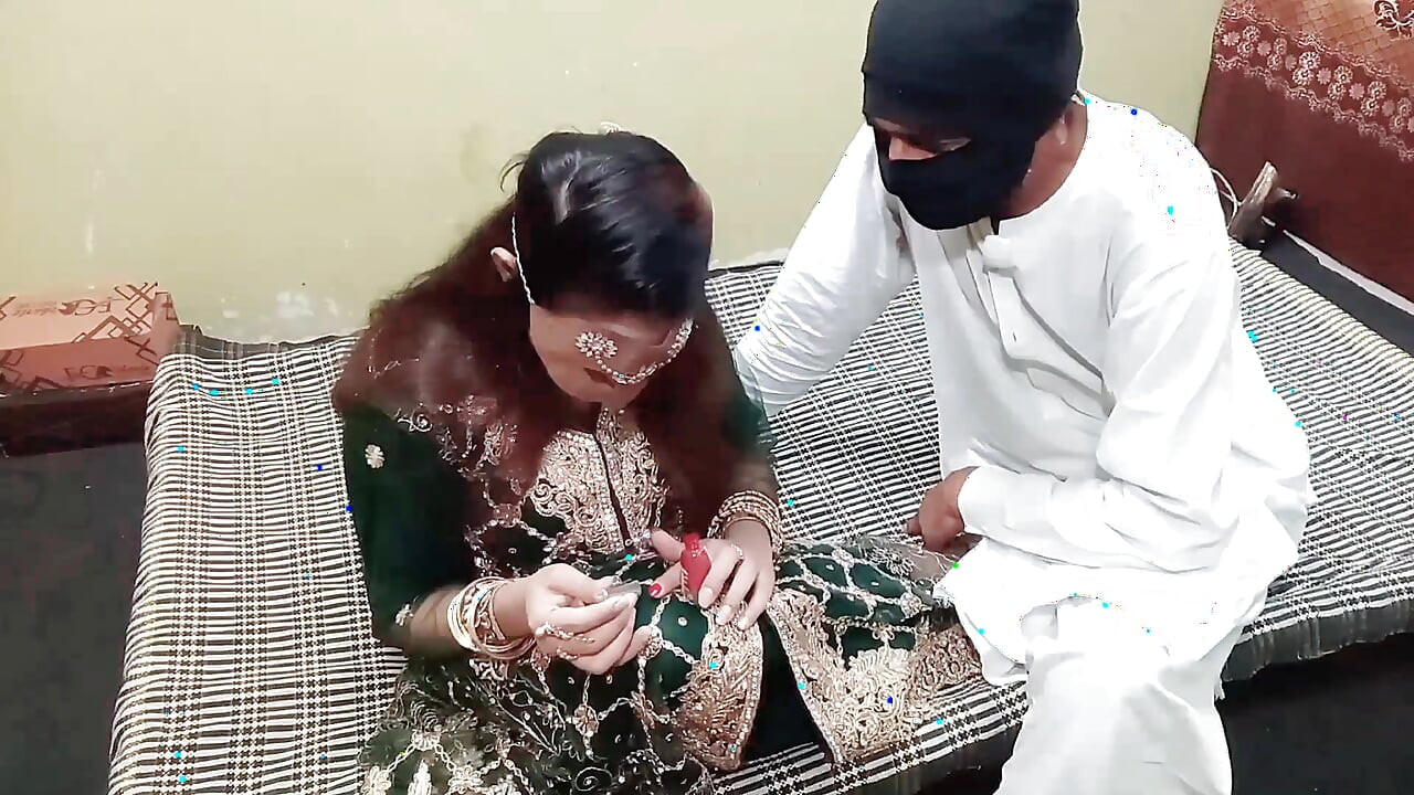Hint Desi Yenge Arkadaş Ki Shaadi Pye Jani Si Pehla Devar Ka Lund Mu Mai Dal Ke Chupy Laga Pani Nikal Diya Desi Seks Hintçe Ses