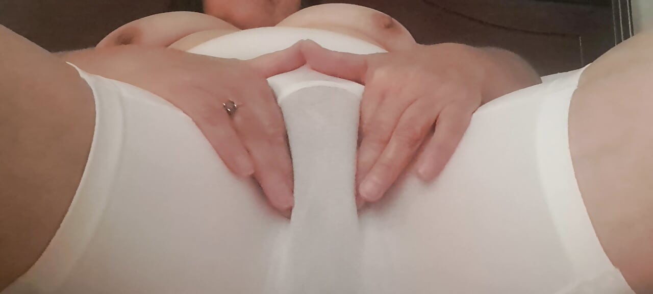 I want to touch the vagina under the panties, the pussy is big and juicy.
