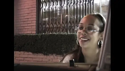 Gizem, o lanet olasıların merakını yönlendiriyor