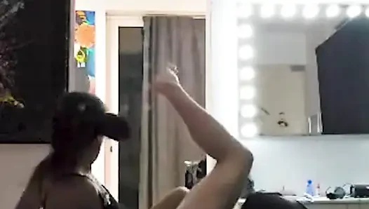 Dominafire Anal Kadın Kılıklı Sürtüğü Sikiyor
