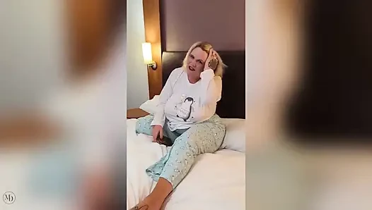 Otel konuğu Katieklane ve görev dışı Müdür Mr_mobydick