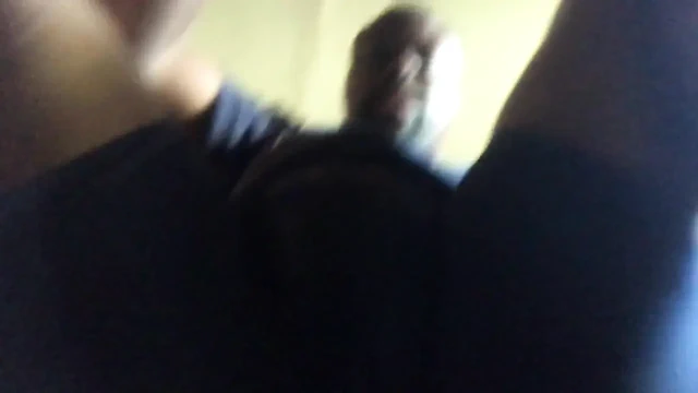 Çaresiz ıslatıyor