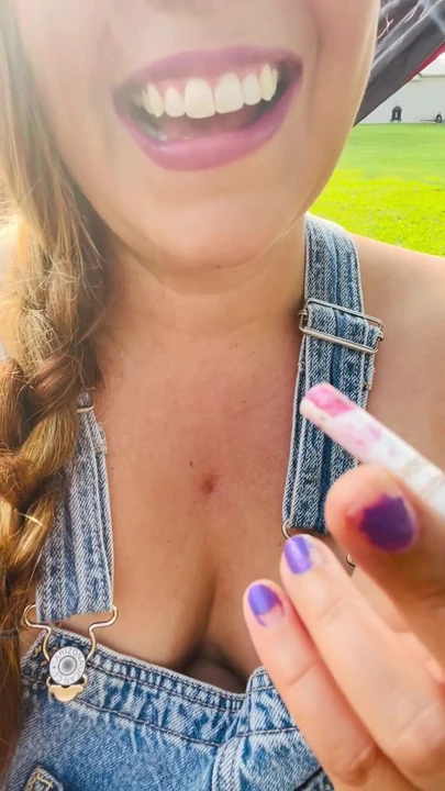 Фермерша курит во время капитального ремонта