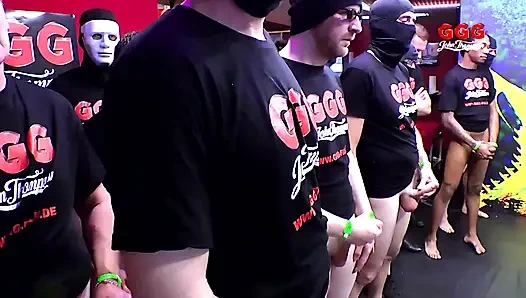 Ggg John Thompson- Susi Star vahşi bir grup sekste devasa yarak emiyor ve sikişiyor