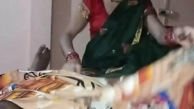 Jija Ji Ne Raat Me Sali Ko Farsh Par Litakar Raat Bhar Pelaa
