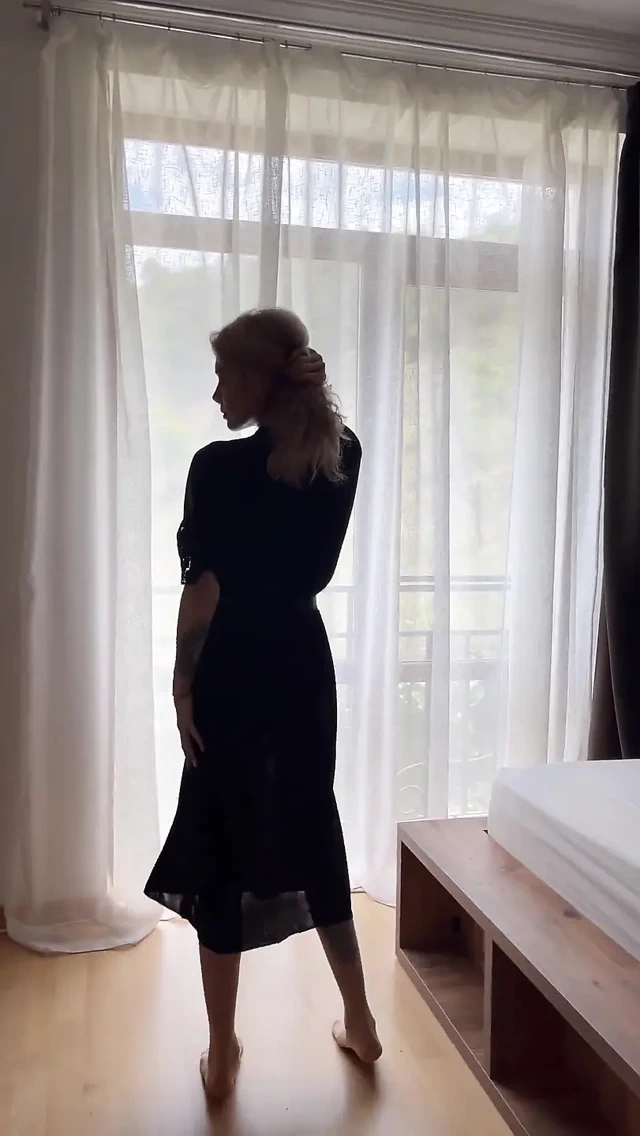 Ateşli güzellikten seksi striptiz dansı