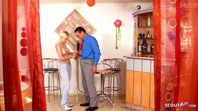 Alman genç kız tricked üvey için sikme ona üzerinde kam
