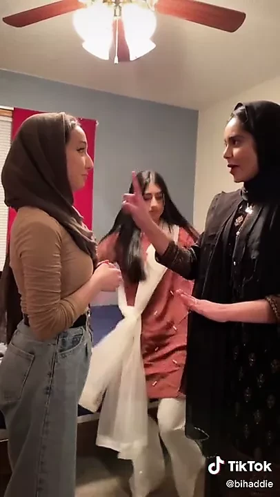 Hintli sürtükler eğleniyor