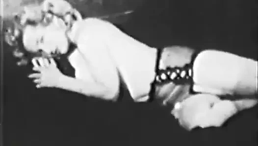 Kıvırcık saçlı busty adım anne (1950'ler vintage) eğlendirmek için seviyor