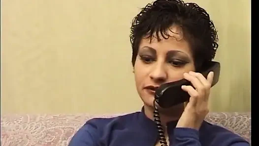 Amcık sikişi çift dildoyla oynuyor