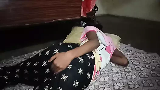 Seksi bhabi ne apni piyas bujhai dogi stil beni