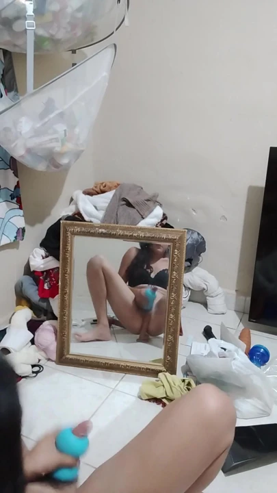 Me monto sobre un dildo y me vengo | Clip 1