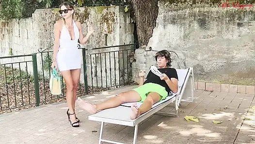 Üvey oğlun, üvey annesinin yaz tatillerinde yaptığı maceraları keşfederek kıskanan kurnaz planı