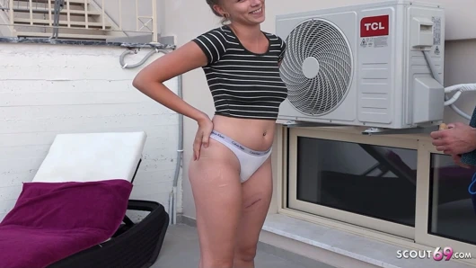 Alman genç sirenasweet annesi uzaktayken tamirci tarafından sikiliyor