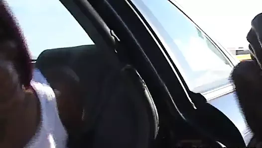 Şirin siyah bebek çatı katında deliniyor