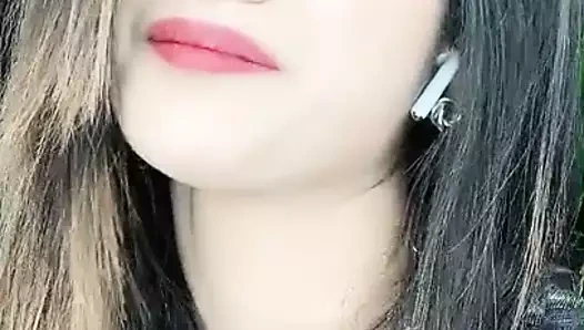 Tik tok'ta ünlü seksi kız