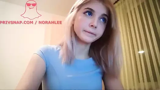 Neşeli malin, ateşli gözlerim ve güzel kıçımla biraz eğlenmek istiyorum