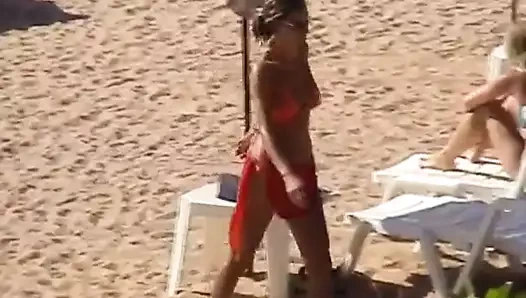 Bebeğim kırmızı bikinili