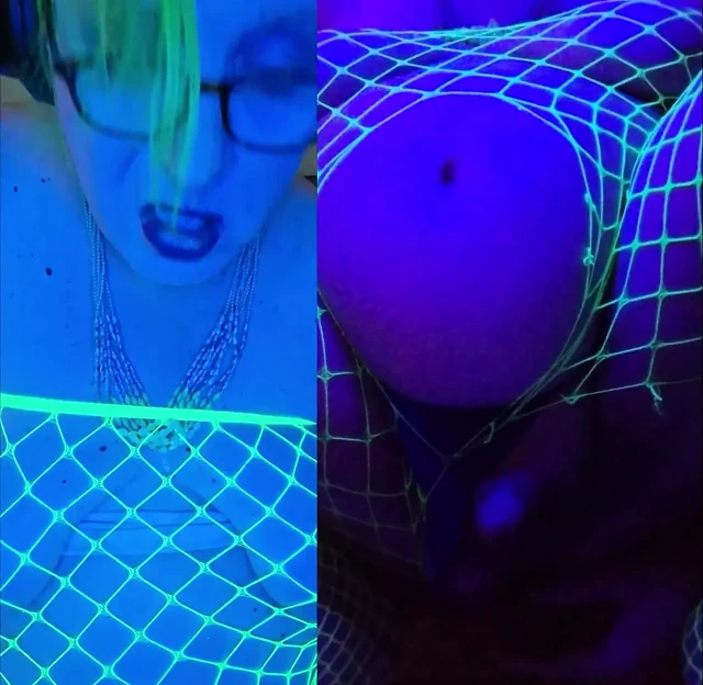 Double Mint Cum - a Green Goddess hologram
