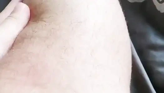 Tamamen doğal bacakla azdırıyor kıllı ve şehvetli