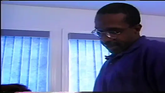 Sert patron acımasız xxx'te yarakları parçalıyor