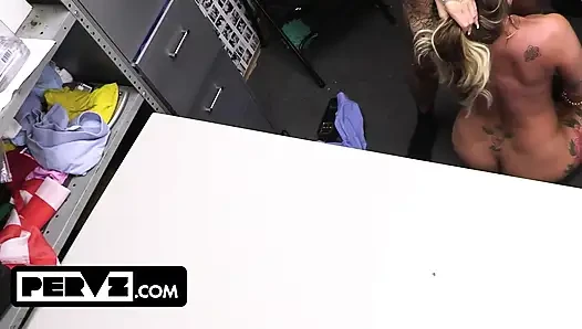 Sarışın tombul kadın zavallı orta yaşlı seksi kadın