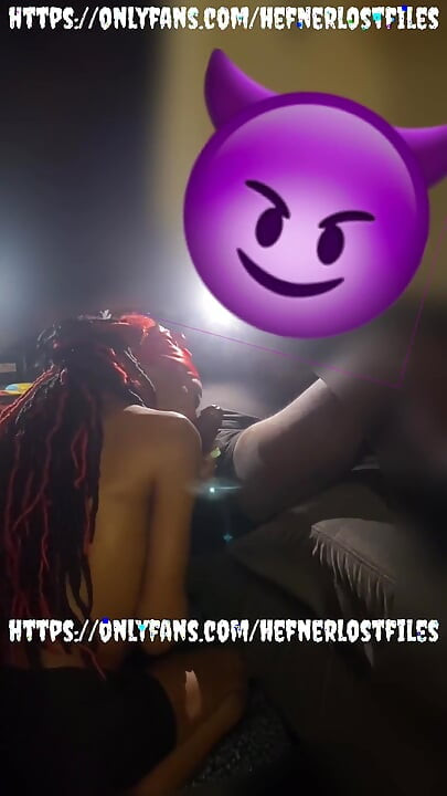 Sert yarak kanepede sağıyor asmr