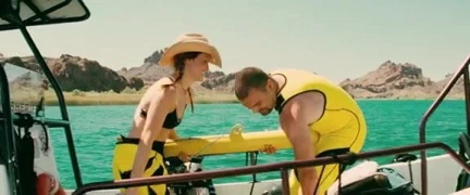 Dina Meyer, Elizabeth Shue - Piranha 3D