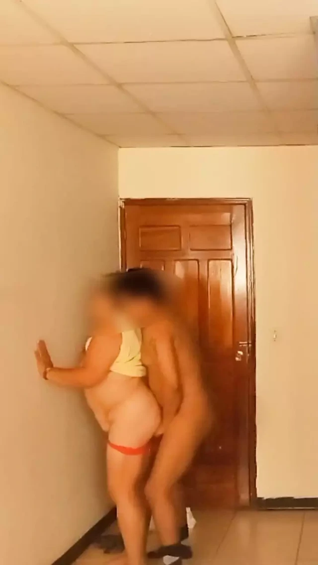 Hayır, üvey anne! Bana oral seks yapma, üvey oğul üvey annesine söylüyor