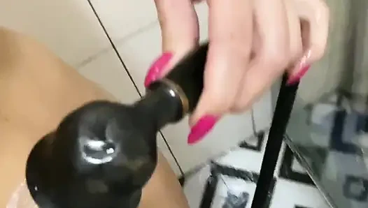 Eğlenmek için duşa gir. Senin için daha fazla ayak