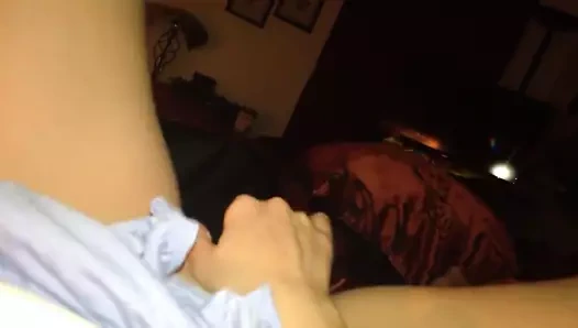 Kızım kendisi ile oynuyor