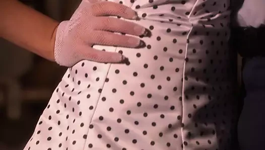 Offizier leckt die Fotze seiner Freundin aus