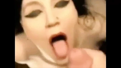 Faydaları olan arkadaşlar 15 - cadılar bayramı vampir süt emmek