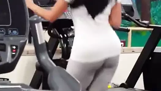 Spor salonumdaki kız.