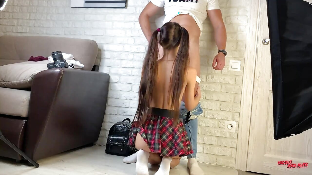 Fotoğraf çekimine geldim - fotoğrafçı Nicole ve Alex'i sikiyor