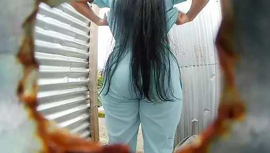 Kamera plajda soyunma odasında seksi latini kaydediyor (büyük göt)