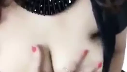 Desi milf press ona göğüsler