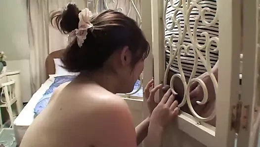 Japonya düşkünü: evli kadın sikiliyor