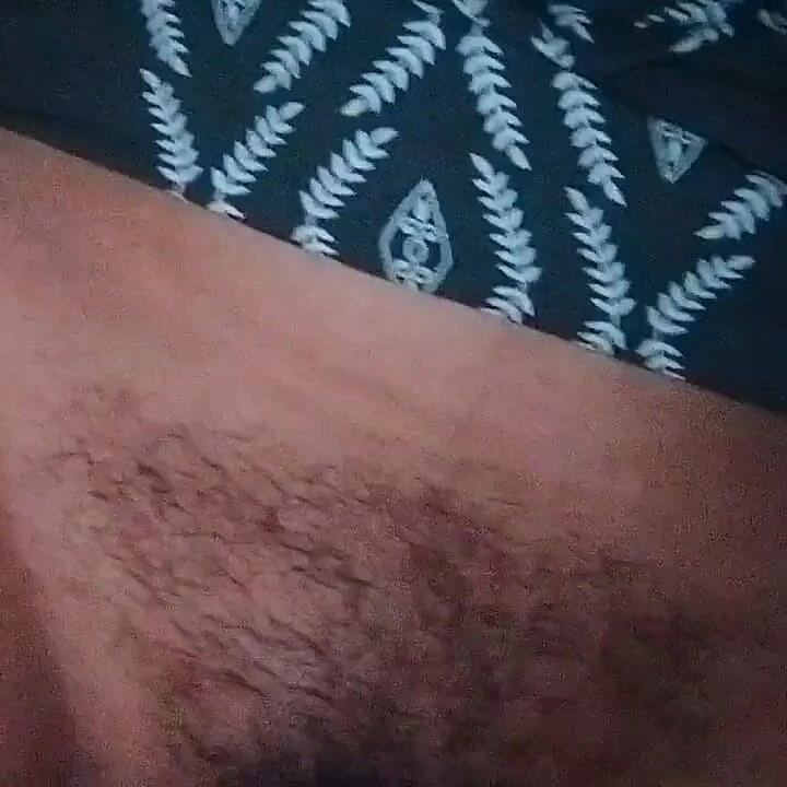 Amallu kızın bakire kıllı amcığı, bölüm -1