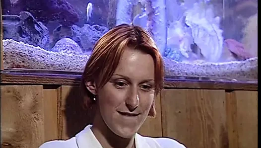 Amigo kız lezbolar seksten önce yüzüyor