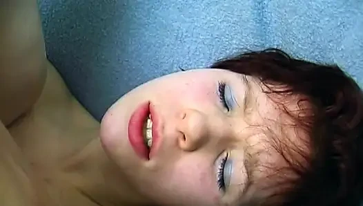Islak deliklerini genişleyen parmaklarla sarkma azdırma
