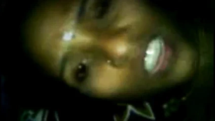 Hint desi kız gets göğüsler preslenmiş