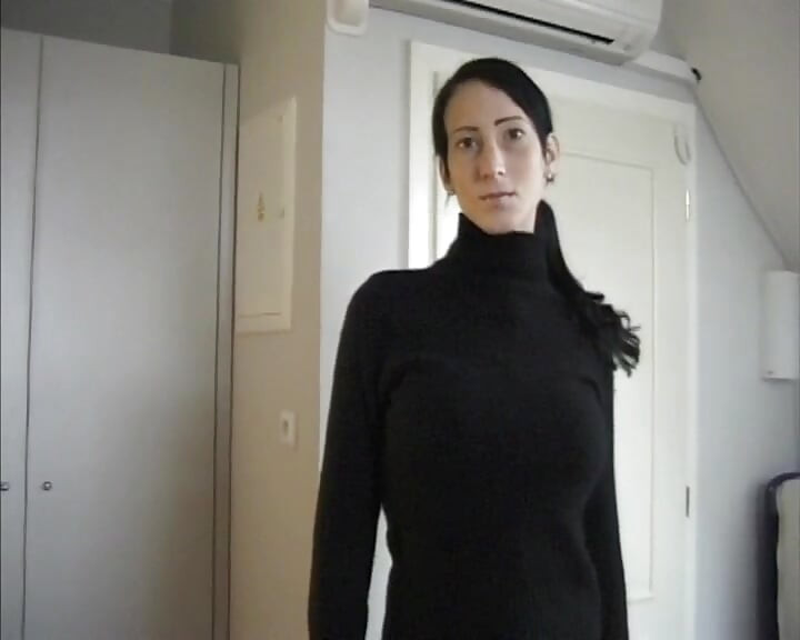 Bir günlük porno yıldızı alice, esmer genç kız mastürbasyon yapıyor