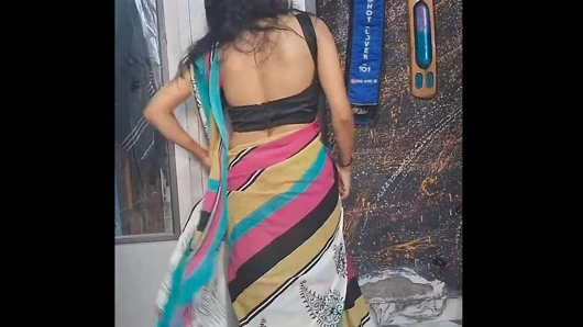 Hintli köylü kız ağrılı götünü sikiyor