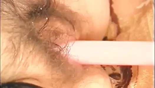 Olgun sürtükler derleme videosunda oyuncaklarla mastürbasyon yapıyor ve yarak emiyor