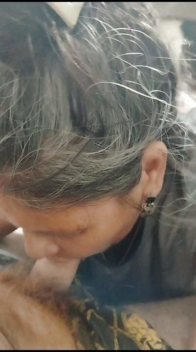 Abuela nudista y mamadora