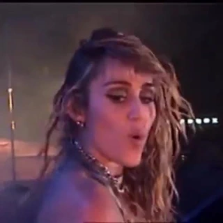 Miley boşalmak istiyor