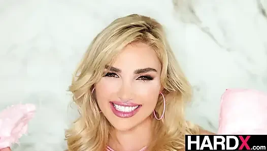 HARDX - хардкорную киску крошки-блондинки отдолбил массивный член