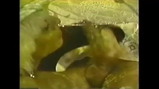 Marc wallice masanın altına savruluyor